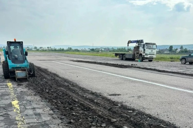 Ремонт взлётно-посадочной полосы в аэропорту Киренска закончат за две недели