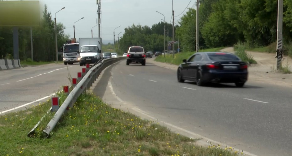 Пробки образуются на выезде на Култукский тракт из-за сужения дороги