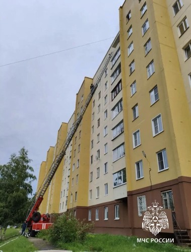 Четырёх человек спасли из горящей квартиры на девятом этаже в Саянске