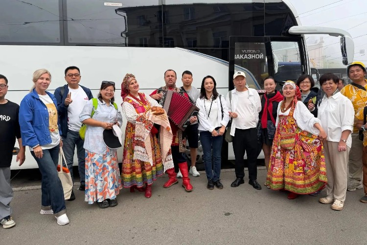 Китайские туроператоры и журналисты приехали в Иркутск по «Великому чайному пути»
