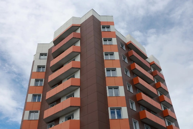В Черемхове достраивают дом для переселенцев из аварийного жилья