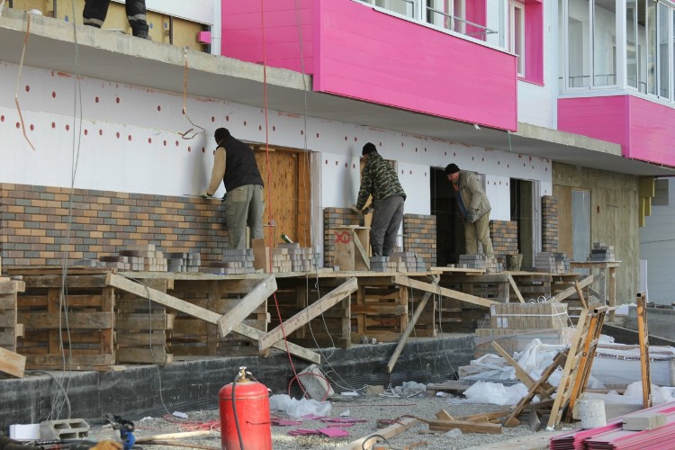 Зарплаты строителей в Иркутской области взлетели за год на 22%