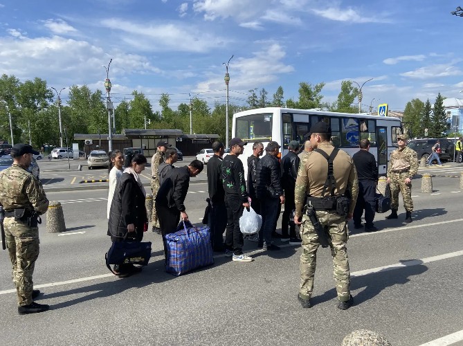 В Иркутской области стали в два раза чаще выдворять мигрантов из страны