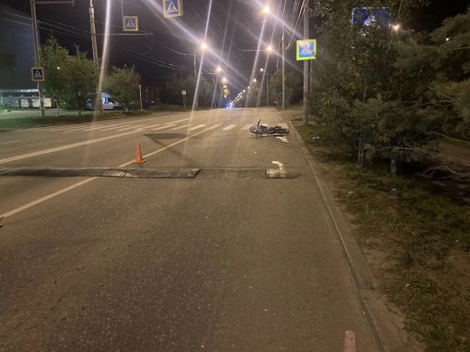 В Иркутске пассажир мотоцикла погиб после наезда на бордюр