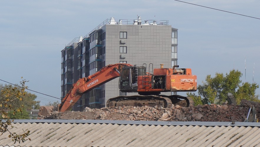 Самовольные кафе и скупку требуют снести в Иркутске