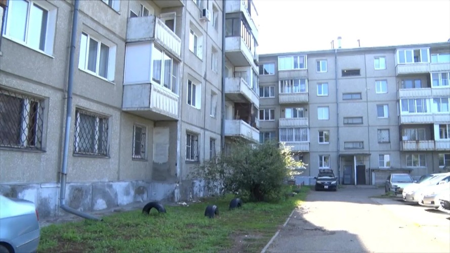 Три ремонта за год не спасли дом в Ангарске от сквозняков