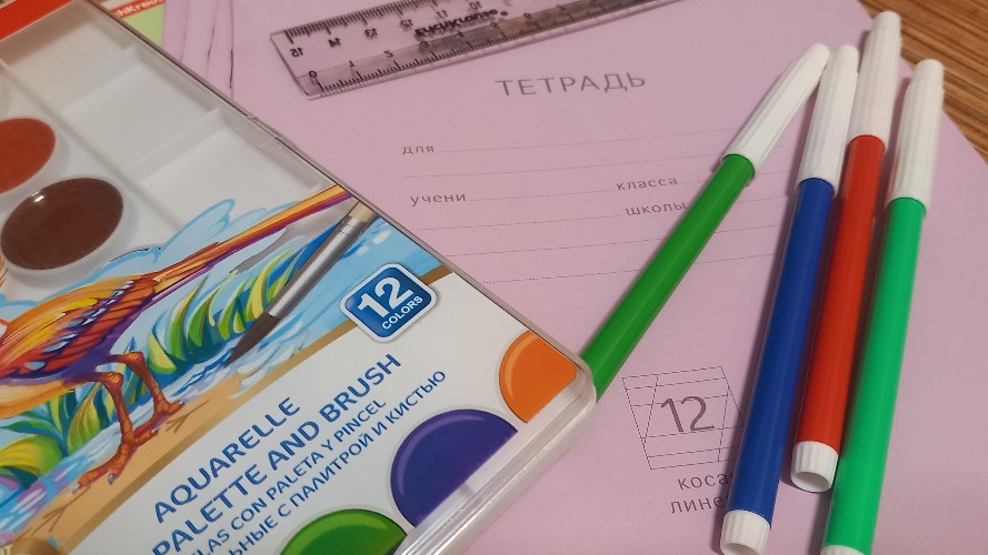 В Приангарье волонтёры собрали учебные наборы для нуждающихся школьников