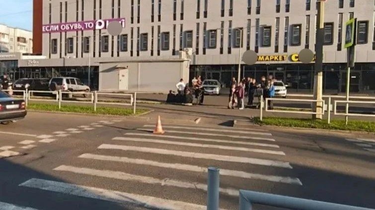 В Братске водитель сбил троих школьников на переходе и скрылся