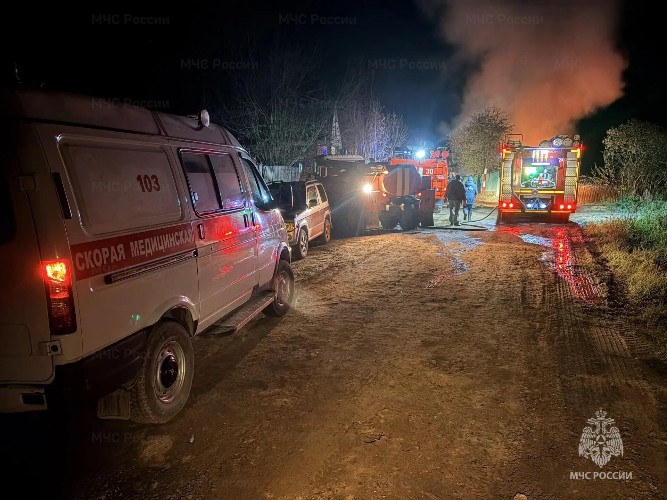 Четыре человека погибли в пожаре в садоводстве под Усть-Кутом