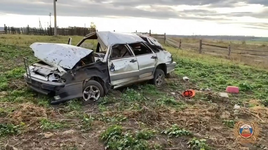 Пассажир чудом не пострадал при жёстком опрокидывании авто в Усольском районе