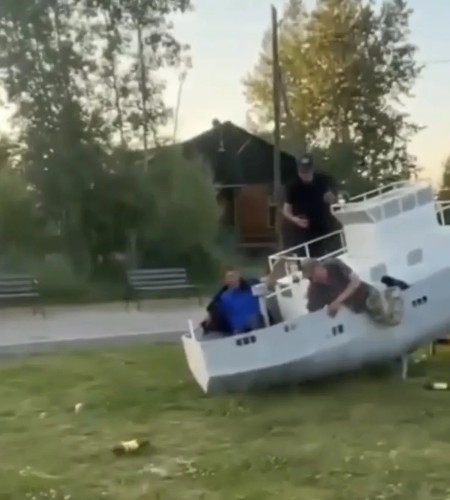 Пьяное трио в Качуге отправило "Титаник" на дно