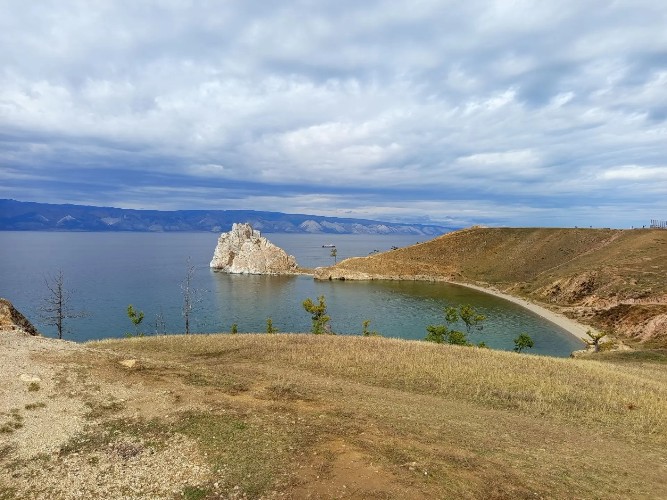 Мыс Бурхан и скала Шаманка