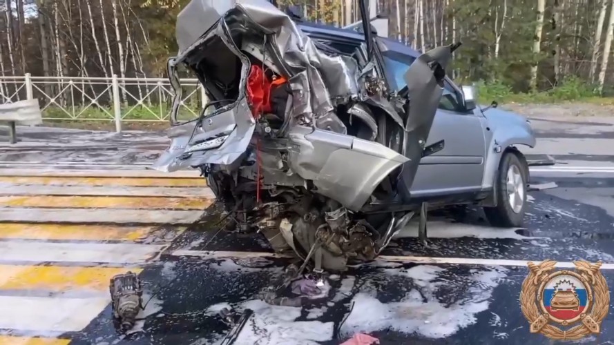 В Слюдянском районе в ДТП с фурой, кроссовером и грузовиков погибли два пенсионера