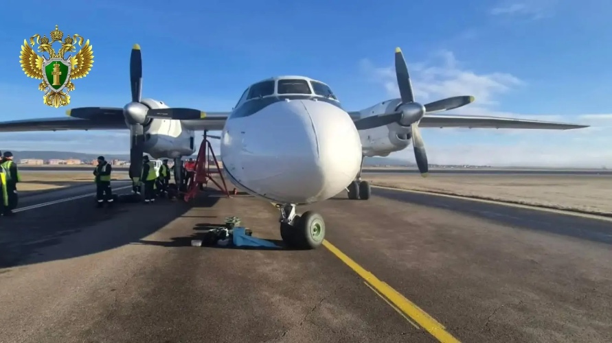В аэропорту Иркутска у Ан-24 при посадке лопнуло колесо