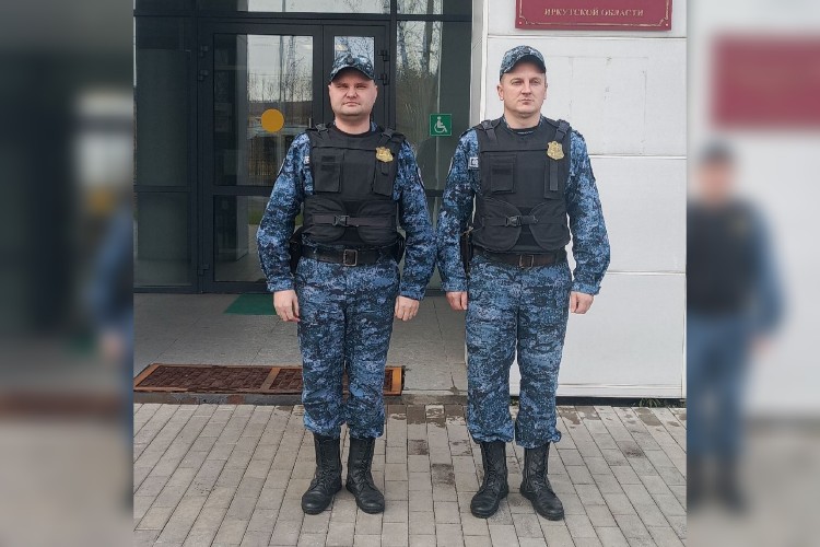 Мужчину с сердечным приступом в зале суда спасли приставы в Нижнеудинске