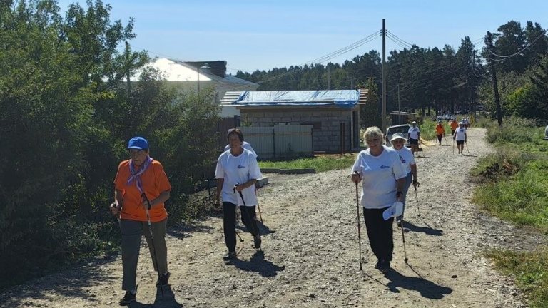 250 человек собрал фестиваль по скандинавской ходьбе в Иркутском районе