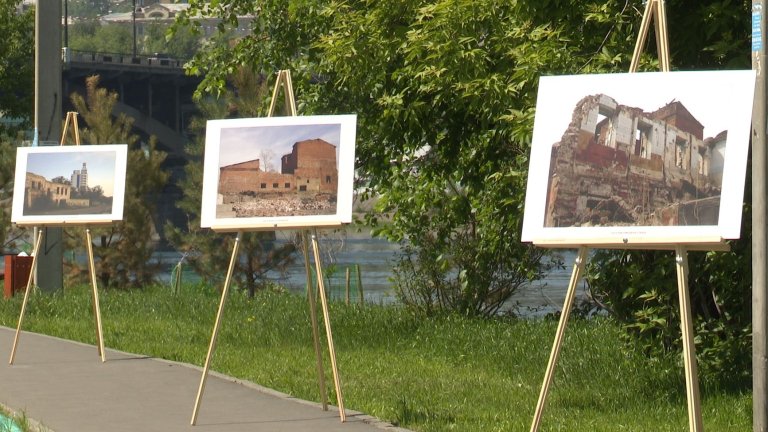 Снимки из прошлого: уличная фотовыставка открылась у восстанавливаемых Курбатовских бань