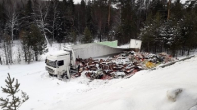 Рассыпавшиеся из-за аварии большегруза фрукты предпримчивый житель Тайшетского района продавал в соцсетях