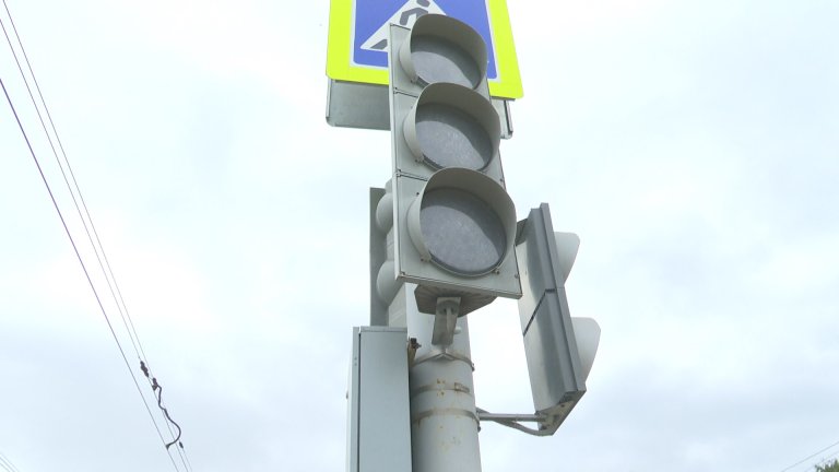 Ни дня не работали установленные два года назад светофоры на улице Депутатской в Иркутске