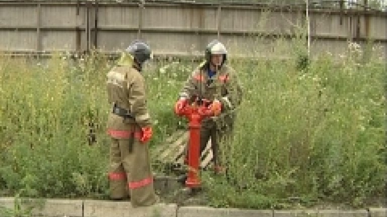 Пожарным не хватает воды