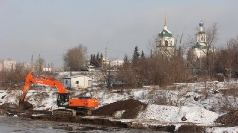 Работы по расчистке русла Ушаковки начались в Иркутске, чтобы предотвратить подтопления домов