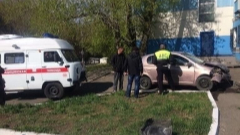 В ИРКУТСКЕ АВТОМОБИЛЬ СБИЛ РЕБЁНКА, КОТОРЫЙ КАТАЛСЯ НА ВЕЛОСИПЕДЕ ПО ТРОТУАРУ