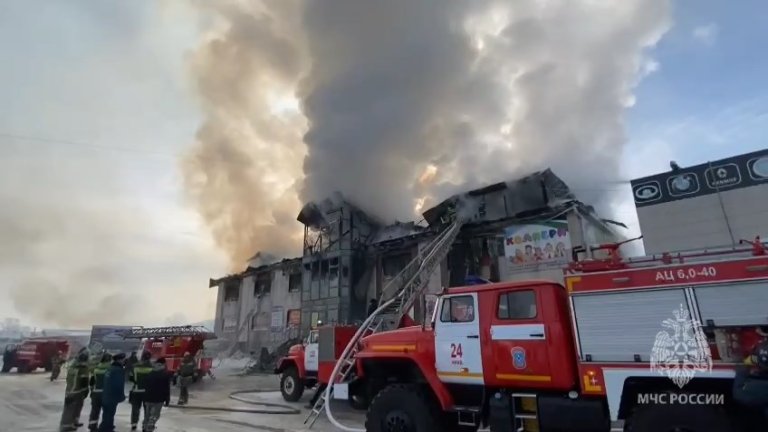 Два крупных пожара общей площадью почти три тысячи квадратных метров произошли в Иркутской области