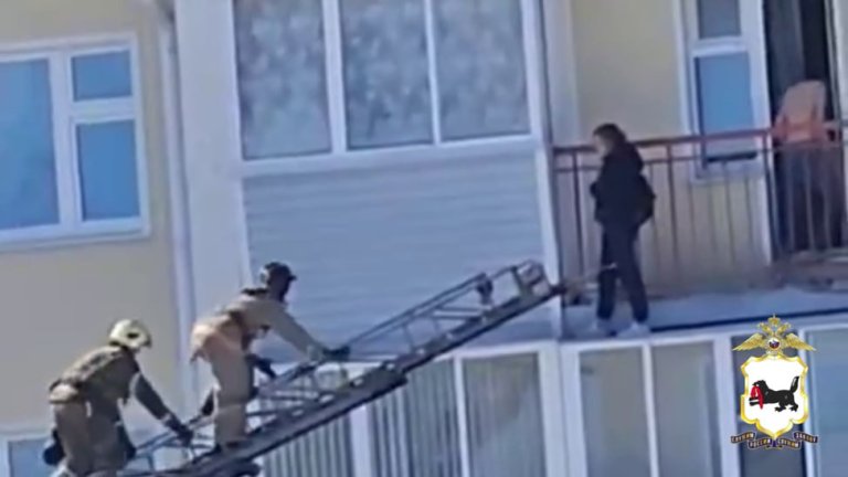 Пьяный сожитель запер братчанку на балконе