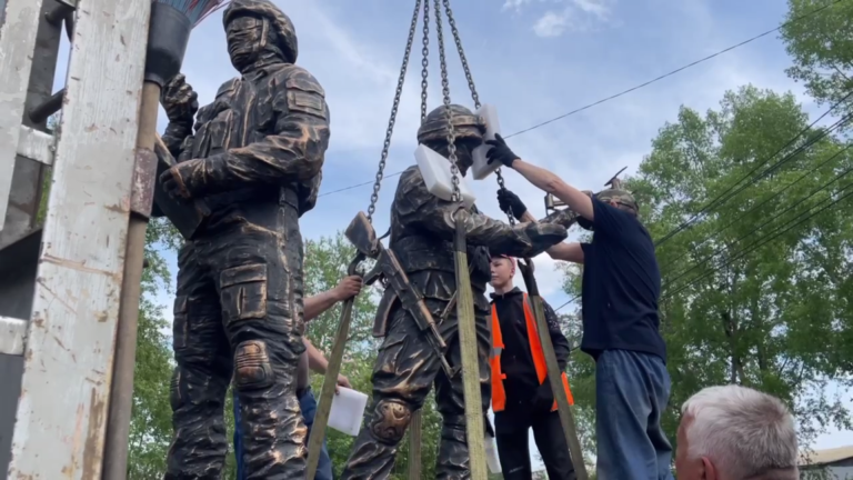 В Черемхове поставили памятник погибшим в зоне СВО
