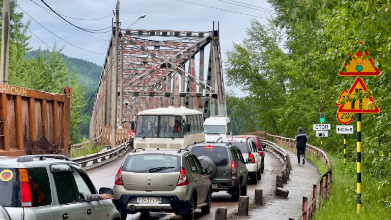 Движение по мосту через Лену частично закроют в Усть-Куте
