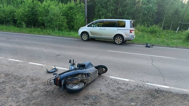 Подросток на мопеде врезался в микроавтобус под Братском