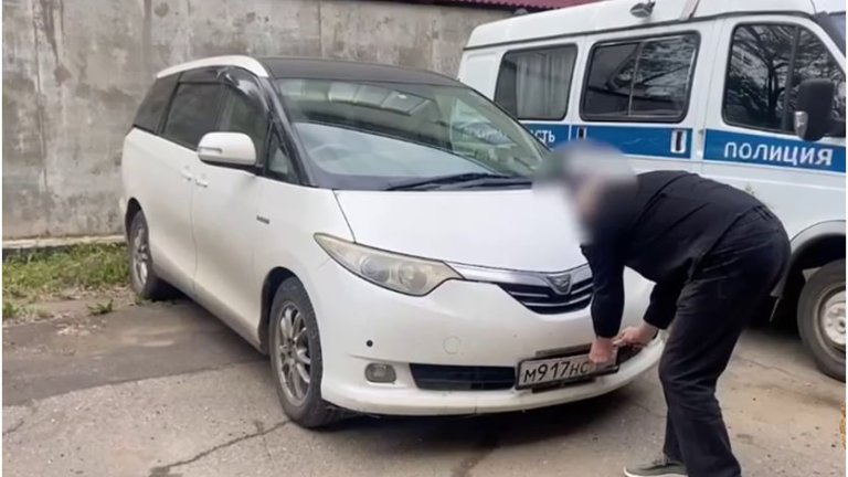 Автомобиль с фальшивыми номерами задержали в Шелеховском районе
