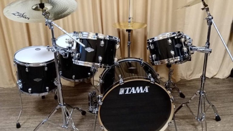 Гусли и барабаны закупили в учреждения дополнительного образования Иркутска