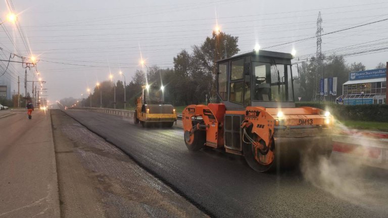 430 тонн асфальт уложили за ночь на Байкальской в Иркутске