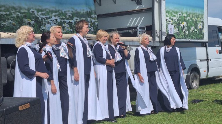 Артисты, силачи и туристы съехались на День Байкала в Большое Голоустное