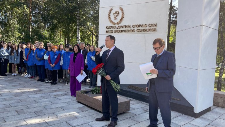 Память 46 медиков, погибших от коронавируса, почтили в Иркутске