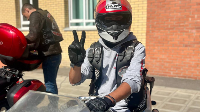 Байкеры рассказали иркутским школьникам о важности мотошлема