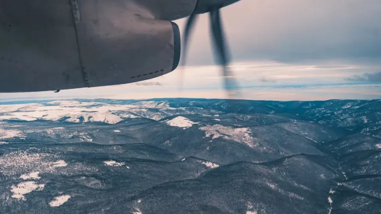 Самолёт иркутской авиакомпании получил повреждения в аэропорту Магадана