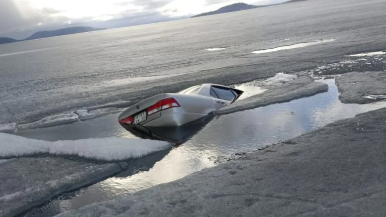 В Братске при попытке вытащить из-подо льда автомобиль утопили ещё один ...