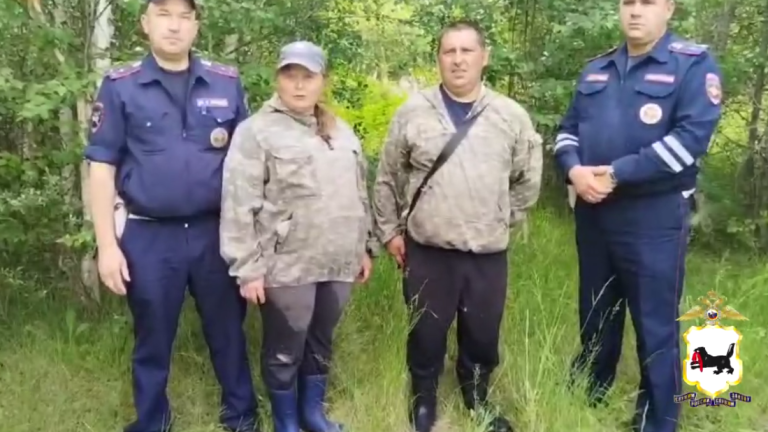 Сборщиков голубики из Усолья-Сибирского нашли в тайге сотрудники ДПС