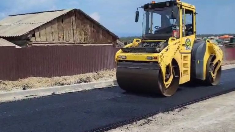 Дорогу асфальтируют на Ольхоне