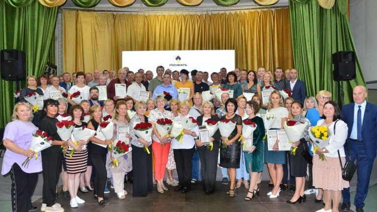 Нефтехимики Ангарска получили награды в честь профессионального праздника