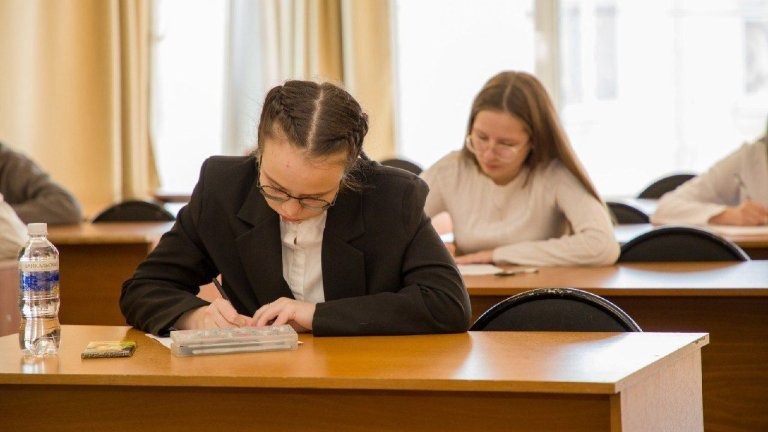 Девятиклассники Иркутской области сдают итоговое собеседование по русскому языку