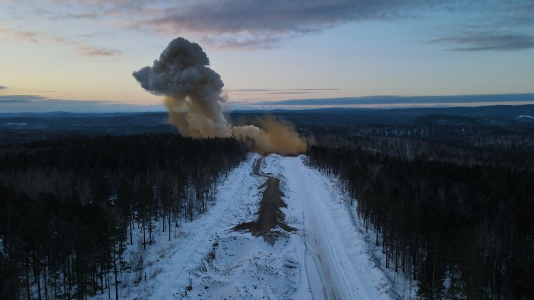 Взрывные работы проведут на строящемся участке федеральной трассы Р-258 «Байкал»