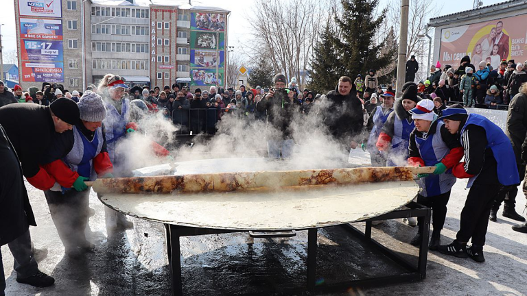 В Чунском испекли 3-хметровый блин