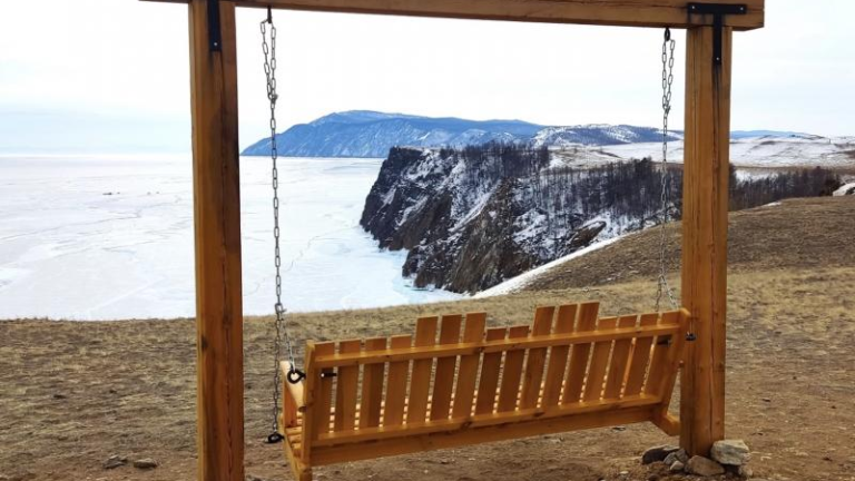 Туристы унесли с Ольхона информационные таблички и пружины от туалетных дверей