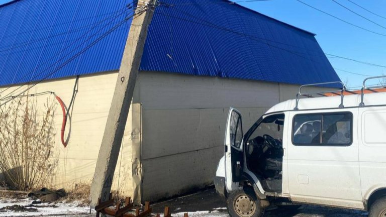 В Дзержинске жители 10 улиц остались без света из-за водителя грузовика