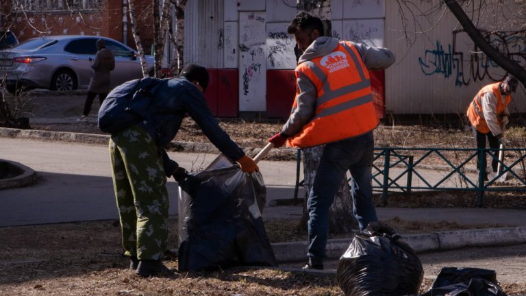 Иркутск продолжают готовить к лету в праздничные выходные