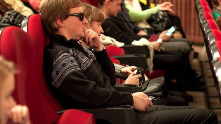 Слабовидящим жителям Иркутской области рассказывают содержание кинофильмов