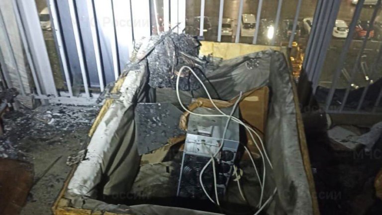 Майнинговое оборудование загорелось на балконе 7 этажа ЖК «Стрижи» в Иркутском районе